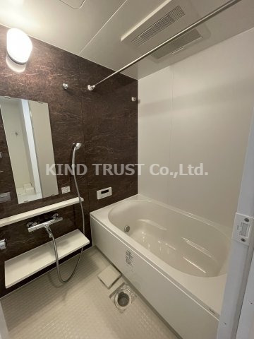 バス・シャワールーム　コンパクトで使いやすいお風呂です