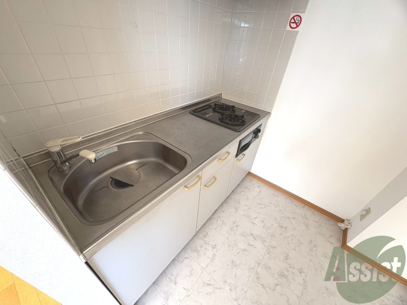 キッチン　キッチンは２口ガスコンロ付きです。料理が楽しみですね。