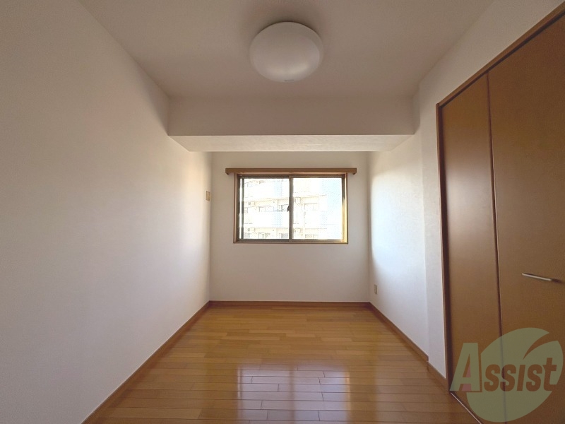 その他部屋・スペース　５．４帖の洋室です。寝室としておすすめです。