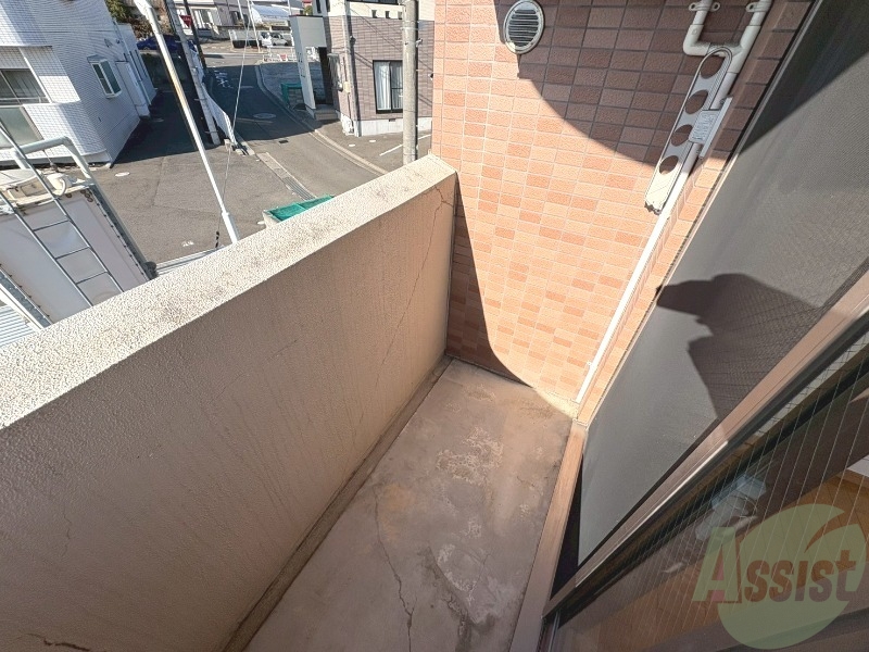 バルコニー　バルコニーです。洗濯物の外干しも可能でございます。