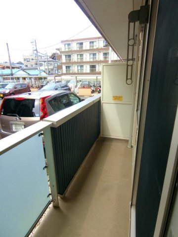 バルコニー　バルコニーは西向きです！お昼から夕方に日が入ってきますよ ！