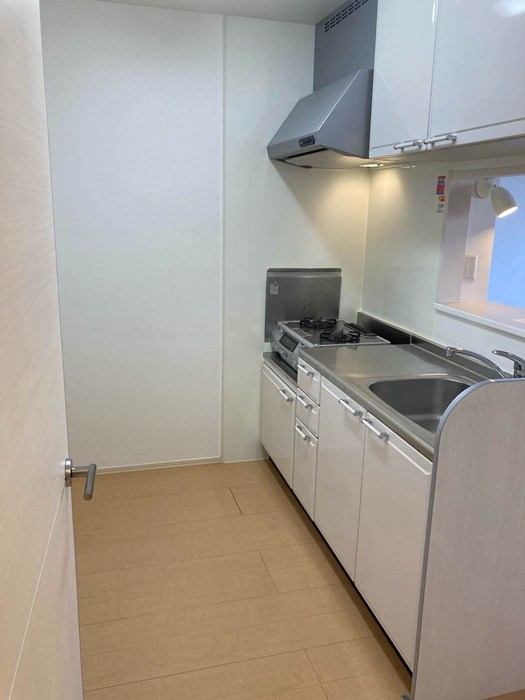 キッチン　白を基調としたキッチンです！場所を取るお鍋やお皿もすっきり収