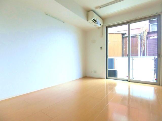 居室・リビング　西向きリビングダイニングキッチン9帖☆バルコニーに繋がるお部