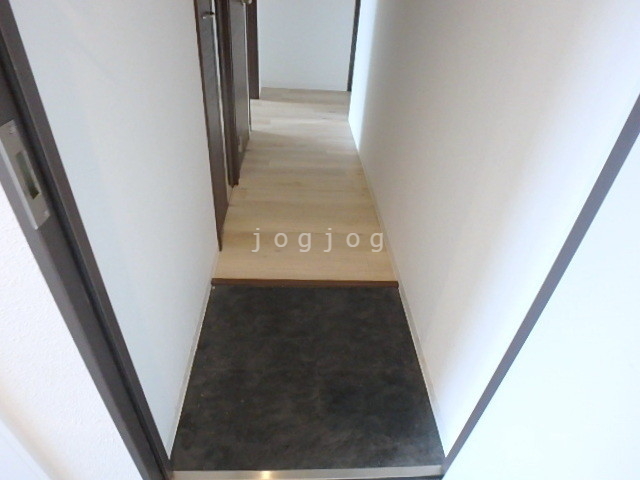 玄関　玄関スペースも広々としています