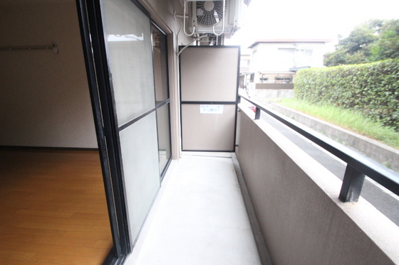 バルコニー　※別部屋の写真です。実際とは異なる場合がございます。