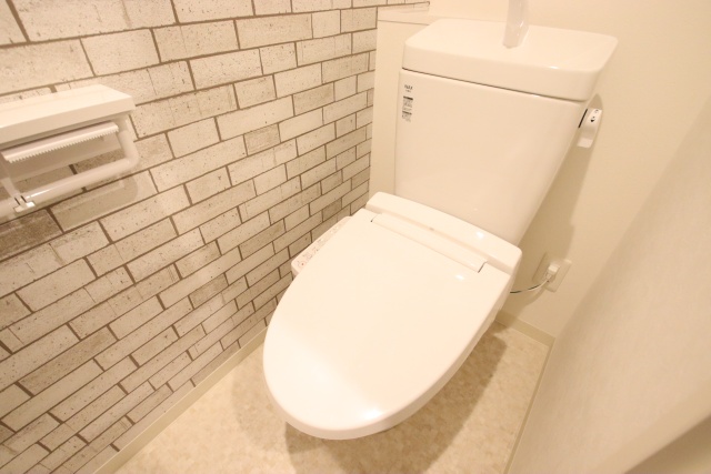 トイレ　※別室の参考写真の為、現況優先です。