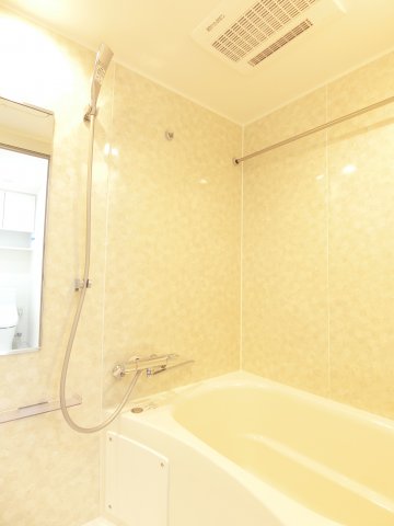 バス・シャワールーム　※同タイプ別室の写真です