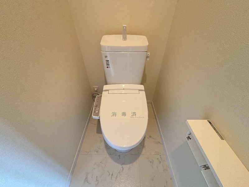 トイレ　別号室