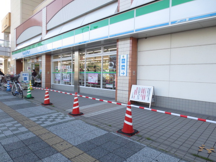 コンビニ　ファミリーマート（コンビニ）まで363m