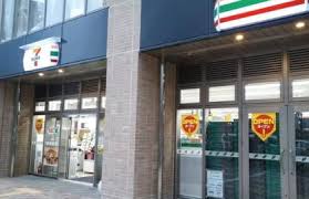 コンビニ　セブンイレブン 西新宿5丁目中央店（コンビニ）まで398m