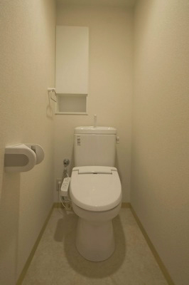 トイレ　シャワートイレ　収納棚付き　暖房便座　24時間換気