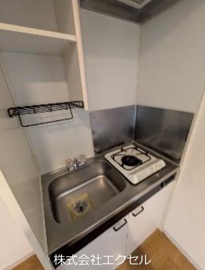 キッチン　【参考写真】同建物別部屋です。