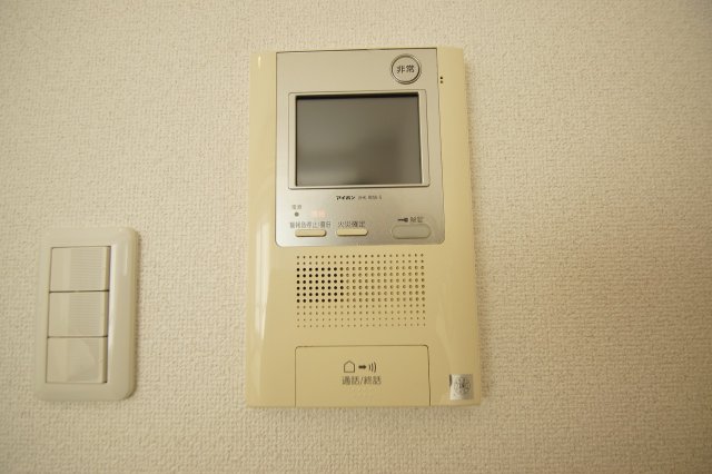 セキュリティ　来訪者が確認できる女性に安心の「TVモニターホン」