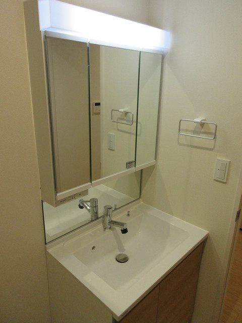 洗面設備　あると嬉しいシャンプードレッサー付き独立洗面台♪