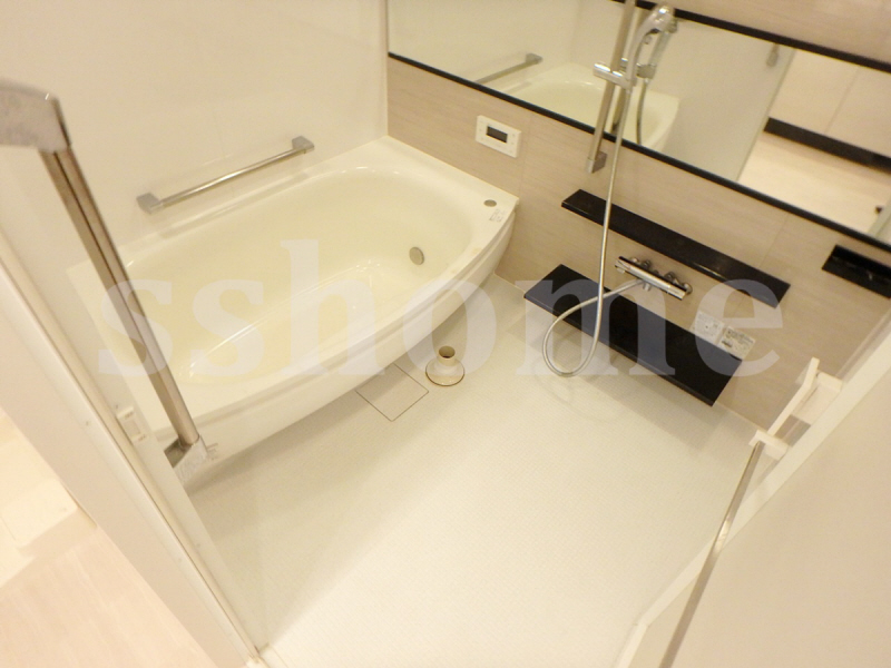 バス・シャワールーム　おおきな鏡のある浴室☆