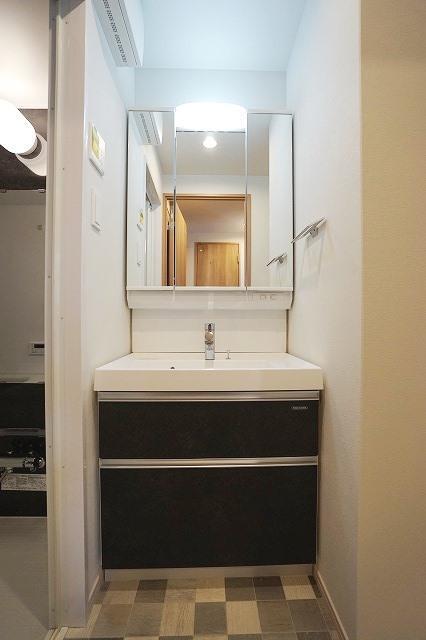 洗面設備　コンパクトで使いやすい洗面所