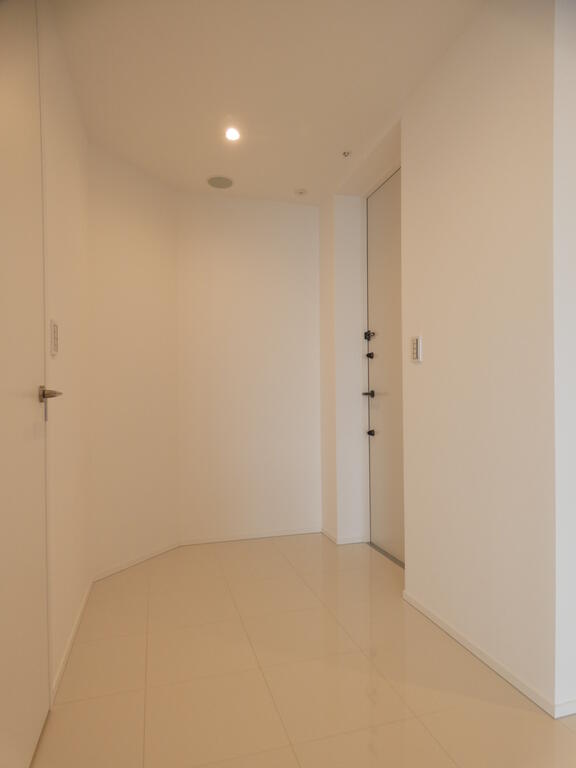 玄関　※別部屋の参考写真です。