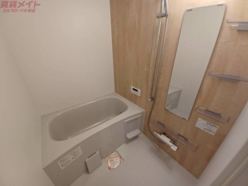 バス・シャワールーム　同建物別部屋写真です