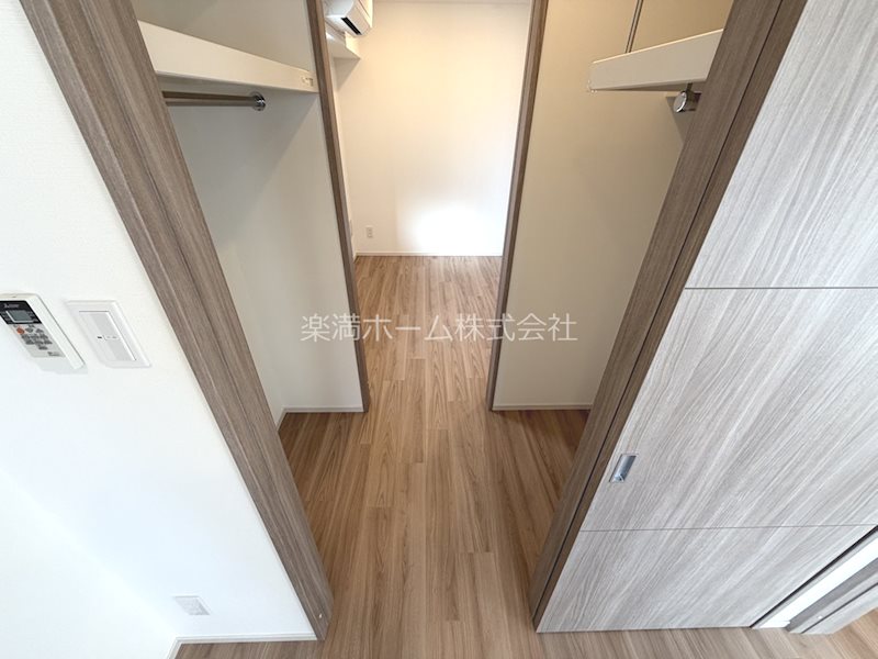 収納　ウオークスルークローゼット♪