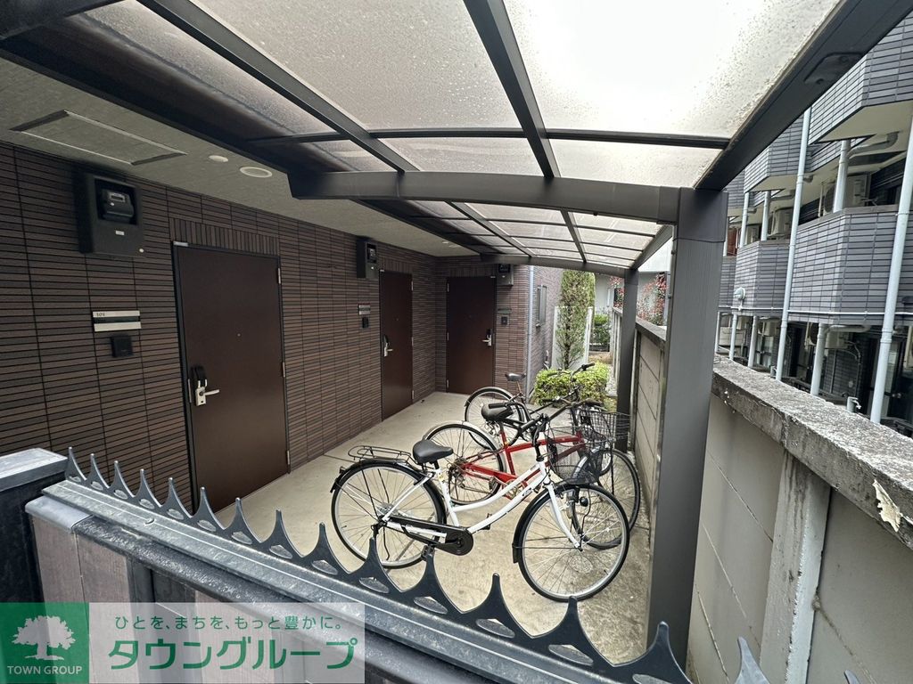 ロビー　駐車場