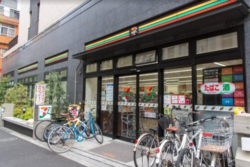 コンビニ　セブンイレブン 新宿早稲田高校前店（コンビニ）まで521m