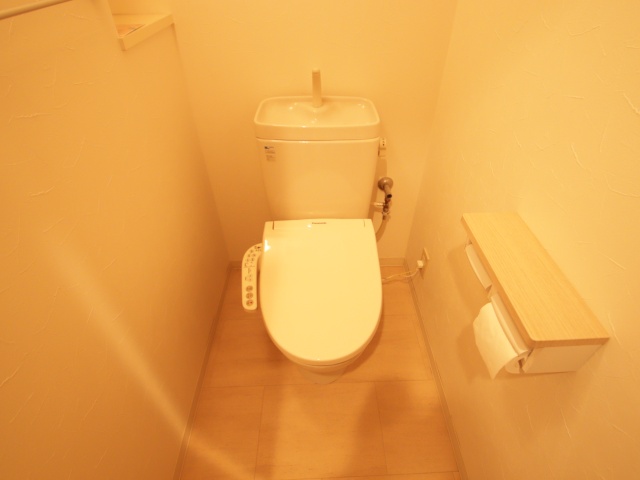 トイレ　※別室の参考写真の為、現況優先です。