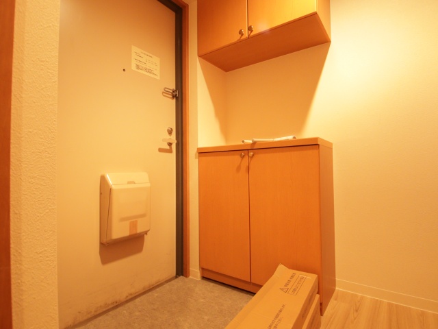 玄関　※別室の参考写真の為、現況優先です。