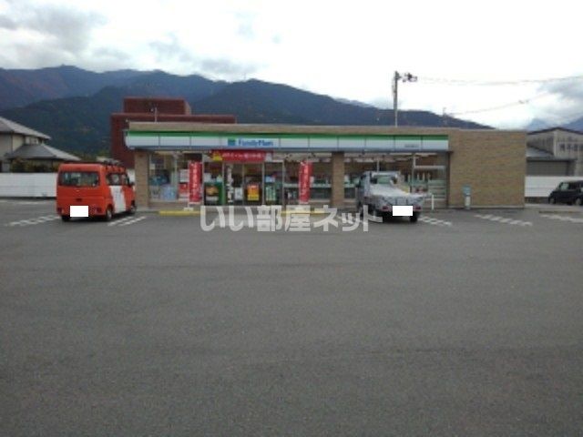 コンビニ　ファミリーマート 新居浜船木店（コンビニ）まで808m