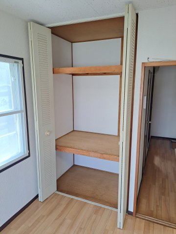 収納　お洋服もたくさんしまえます