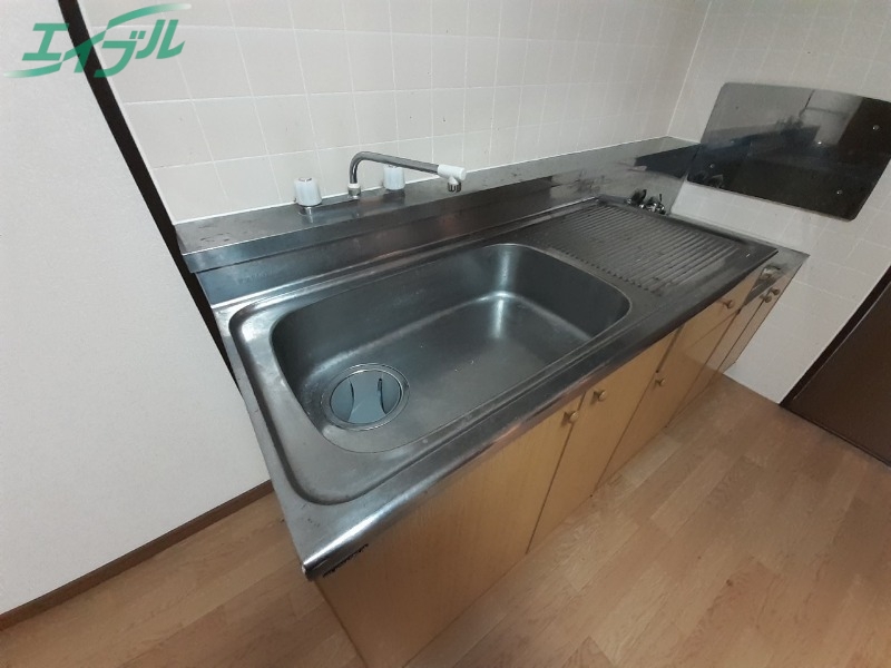 キッチン　同物件別部屋タイプ