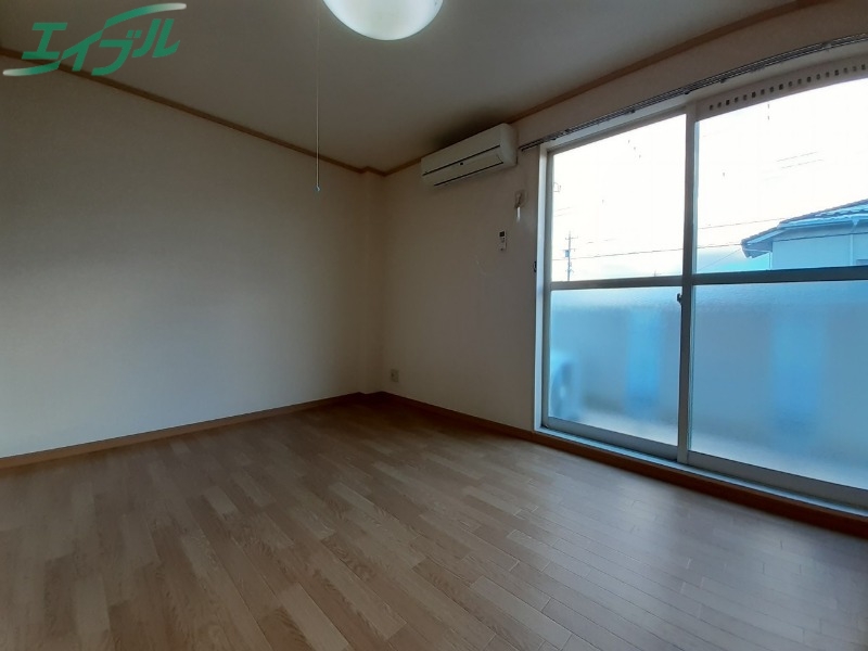 居室・リビング　同物件別部屋タイプ