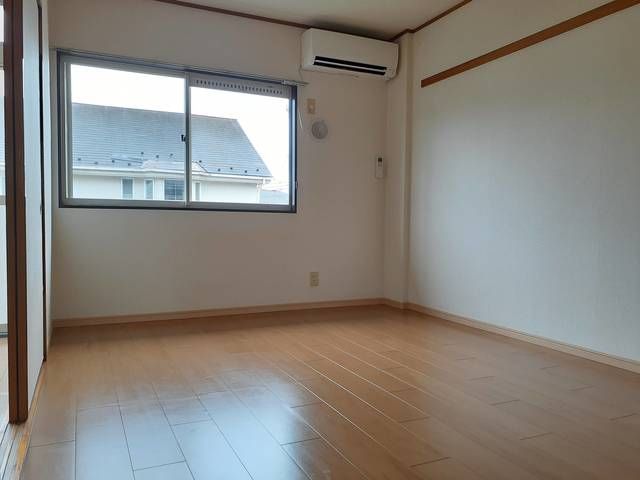 居室・リビング　別部屋の写真です。現況優先