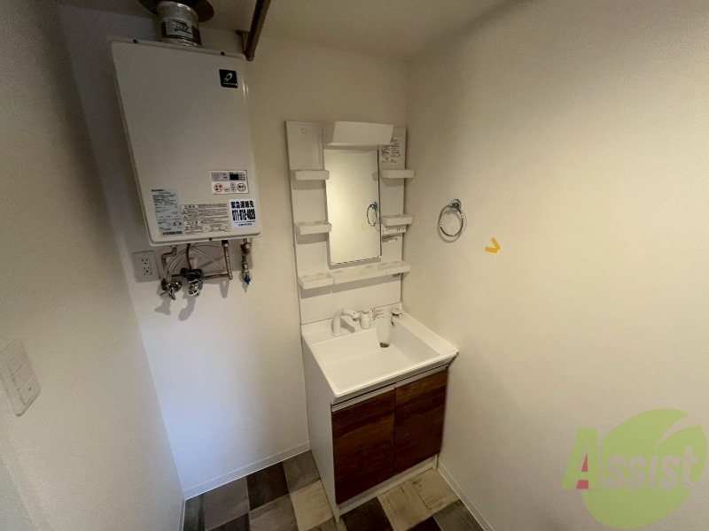 洗面設備　大きくて使いやすそうな独立洗面台になっています。