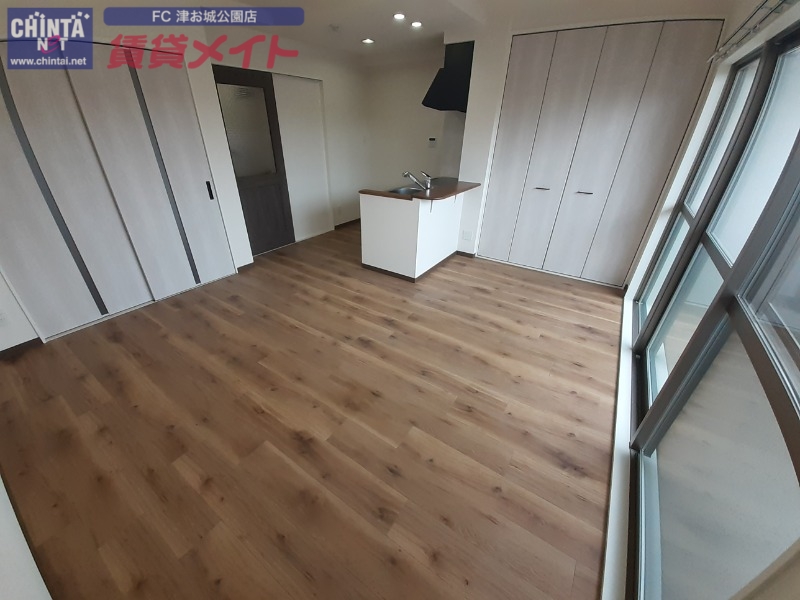 居室・リビング　同物件別室画像