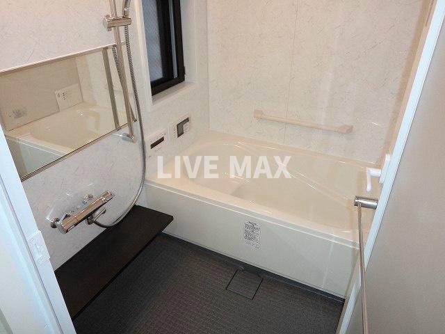 バス・シャワールーム　ミストサウナ♪追い焚き機能♪風呂に窓♪風呂にテレビ♪