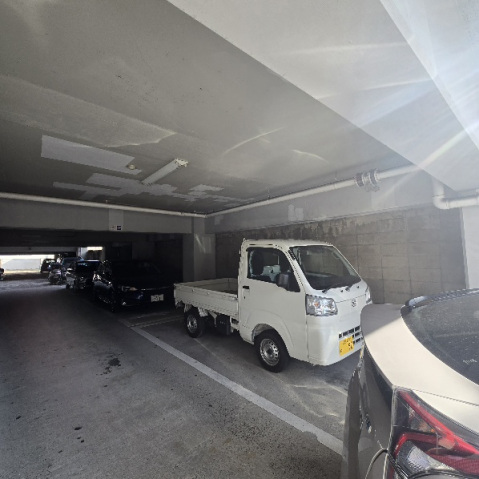 駐車場　屋根付き駐車場