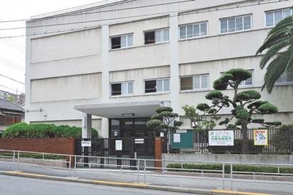 中学校　堀江中学校（中学校）まで70m