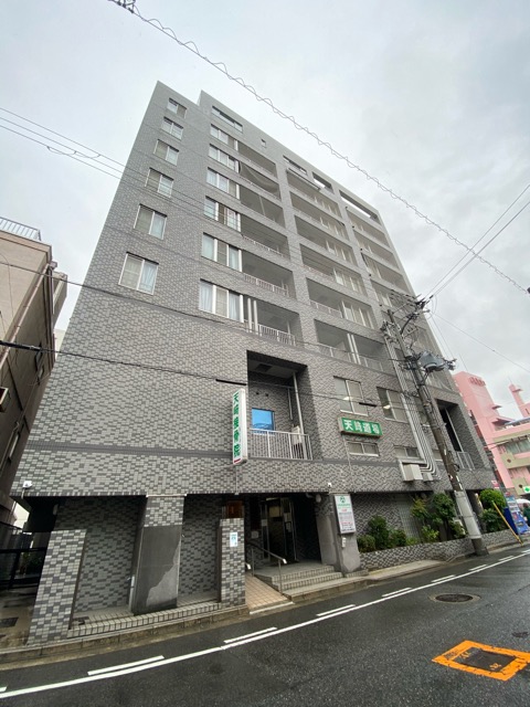 建物外観　エレベーター付きで重い荷物も楽々♪