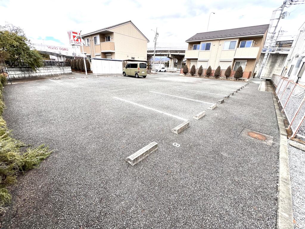 駐車場　駐輪場、物置もあります！