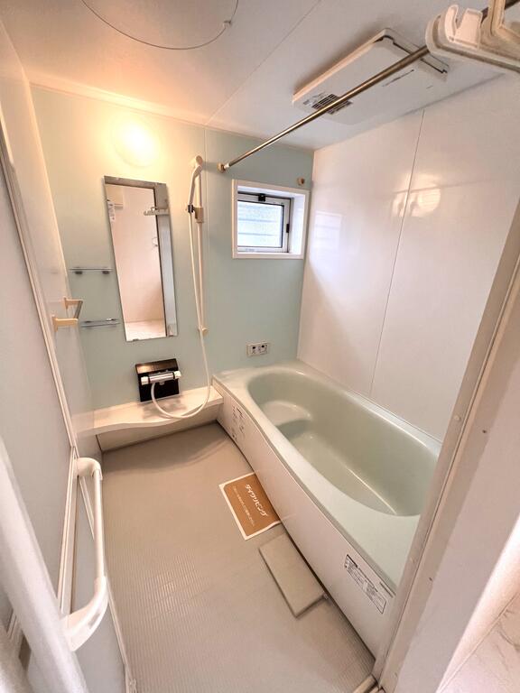 バス・シャワールーム　ミントグリーンでベンチタイプでです！一坪風呂☆