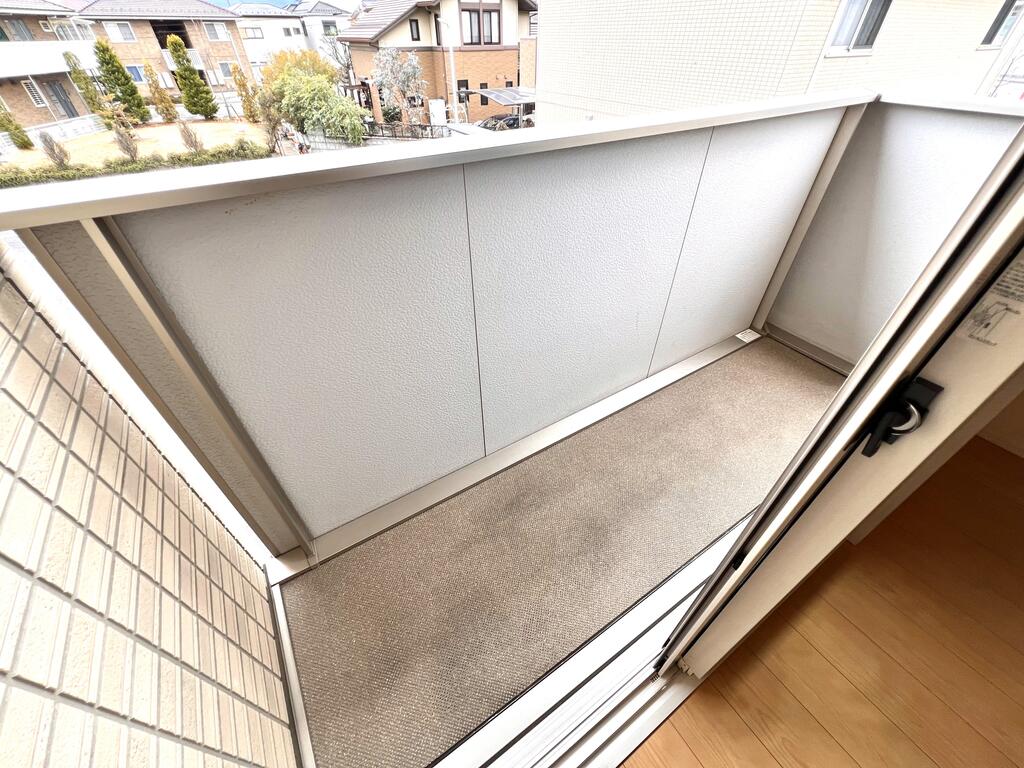 バルコニー　2階にも物干し竿掛けがあります。