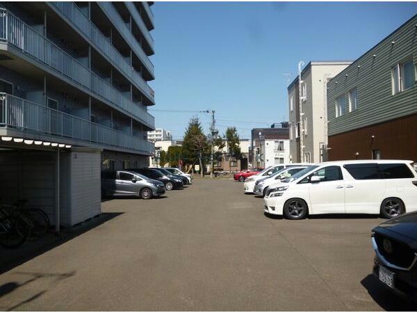 駐車場　駐車場