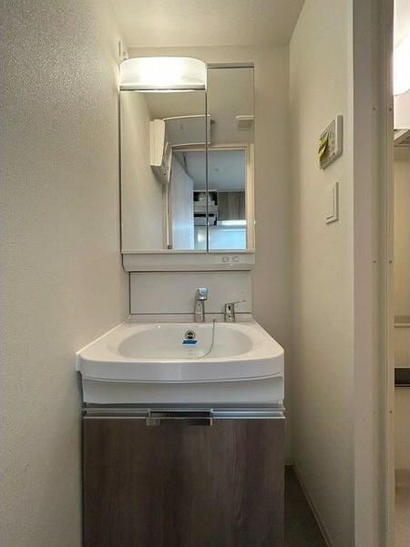 洗面設備　朝の身支度には欠かせない独立洗面化粧台