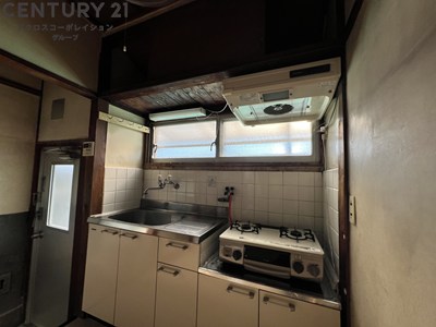 キッチン　キッチンに窓があり換気も楽々♪