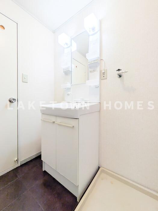 洗面設備　洗髪洗面化粧台です。