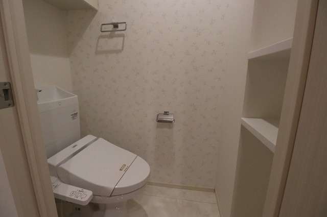 トイレ　温水洗浄暖房便座　３０１