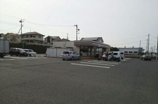 コンビニ　セブンイレブン（コンビニ）まで450m