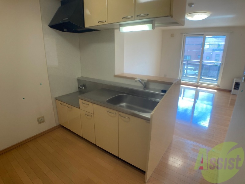 キッチン　キッチンです。ご自身でコンロを設置していただけます。