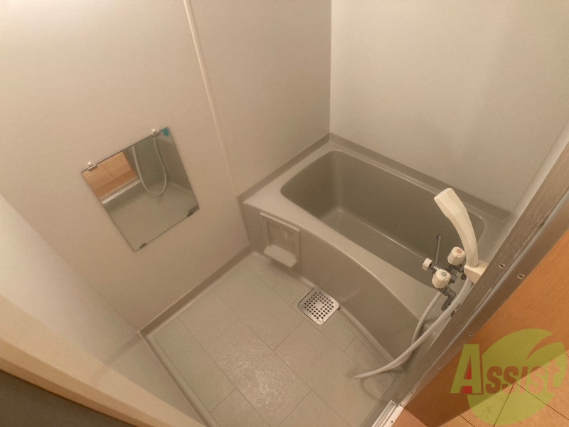 バス・シャワールーム　お風呂になります。一日の疲れを癒してくださいね