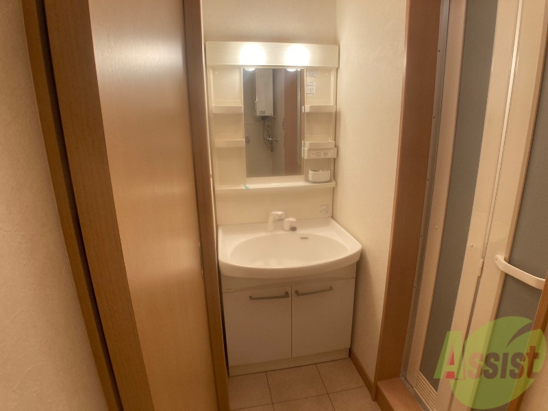 洗面設備　こちらに洗面台があります。朝の洗顔はこちらで。